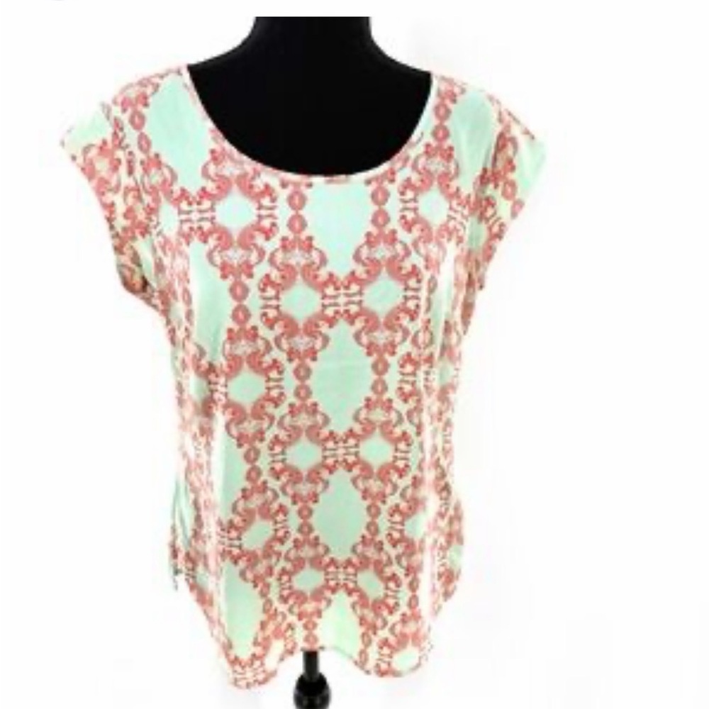 The Limited Cap Sleeve Blouse Size Large. Length 26in, p2p 19.5in, sleeve 3in